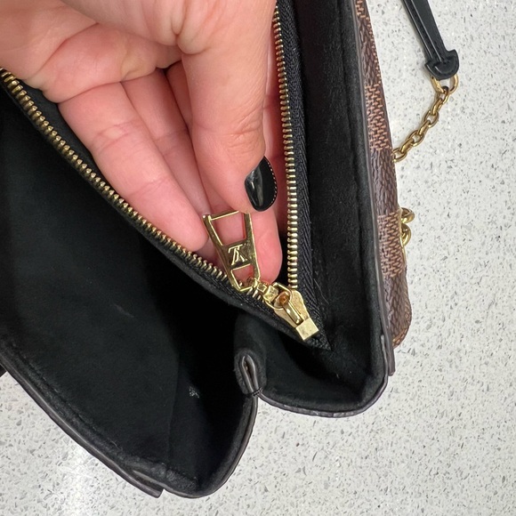 LOUIS VUITTON 
Damier Ebene Vavin PM Creme. - Picture 15 of 16